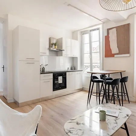 Moderne Au Coeur Du Quartier Historique דירה קאין
